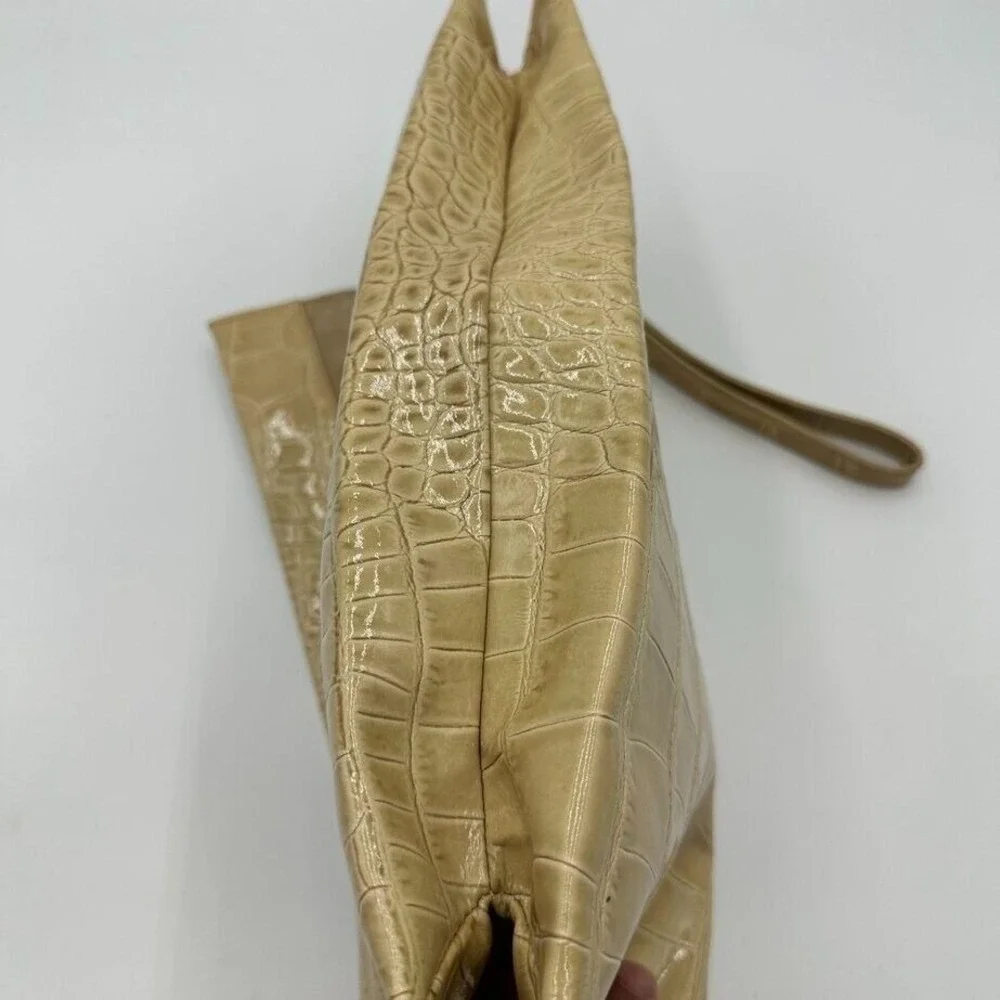 Saks Fifth Avenue Blonde Croc Envelope Clutch Purse Wrist Strap Suede Lining‎